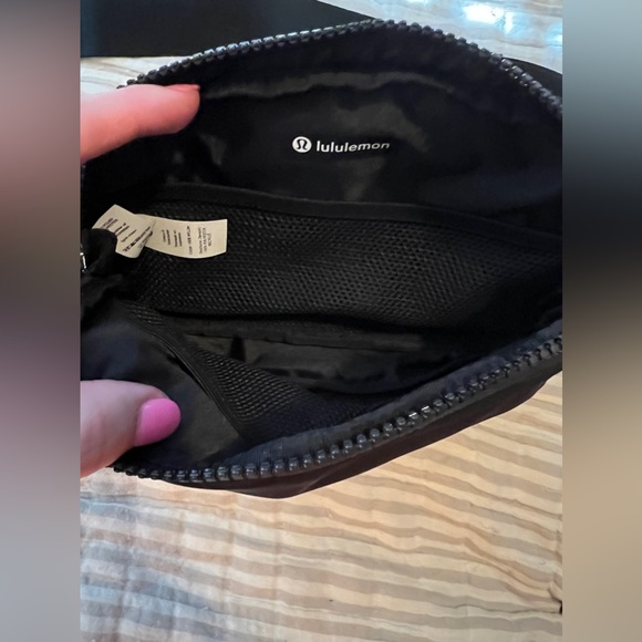 Lululemon large everywhere belt bag - Picture 4 of 4
